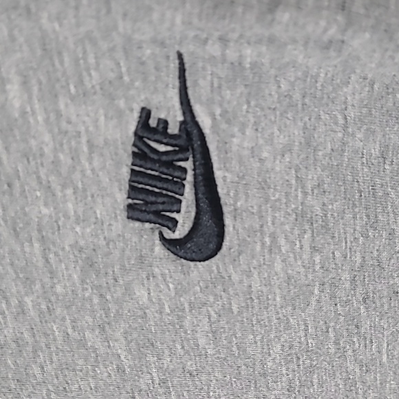 3/$30 Nike Black Embroidered Logo Gray Short Sleeve T-Shirt Size Large - Picture 3 of 6